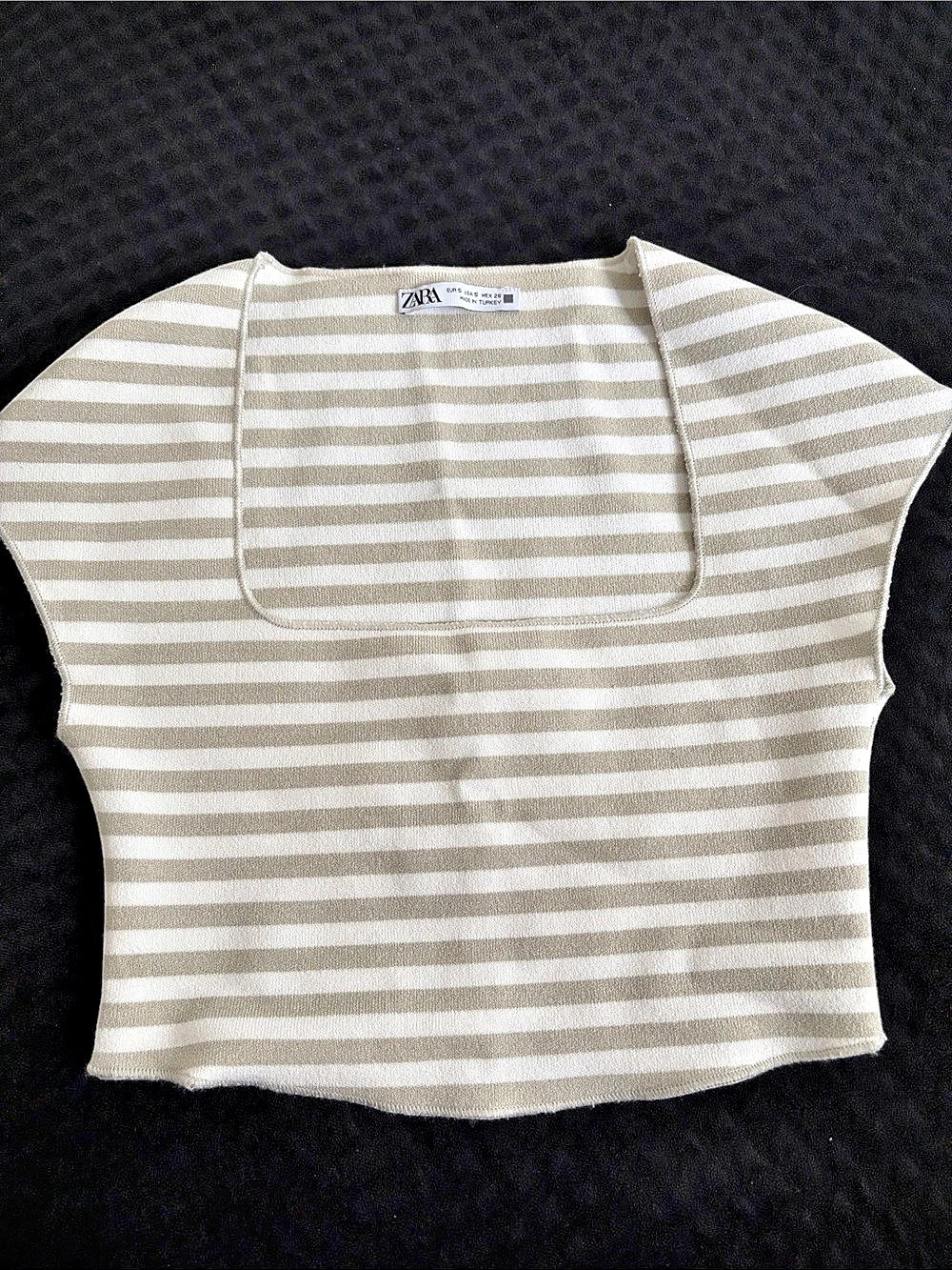 Zara Striped Short Sleeve Top in Beige & White Size Small - Like New